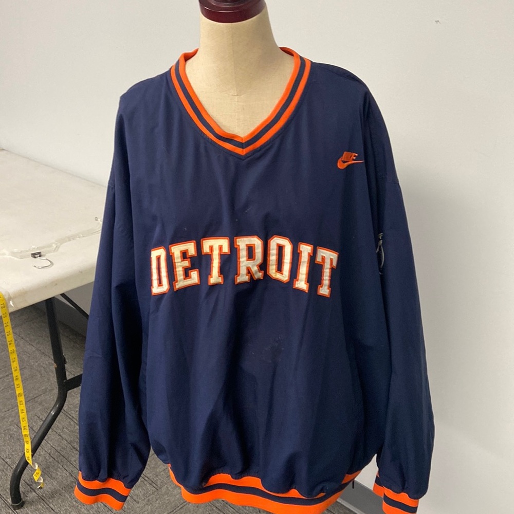 Nike Detroit tigers XL pullover side zip could use a good washing machine wash